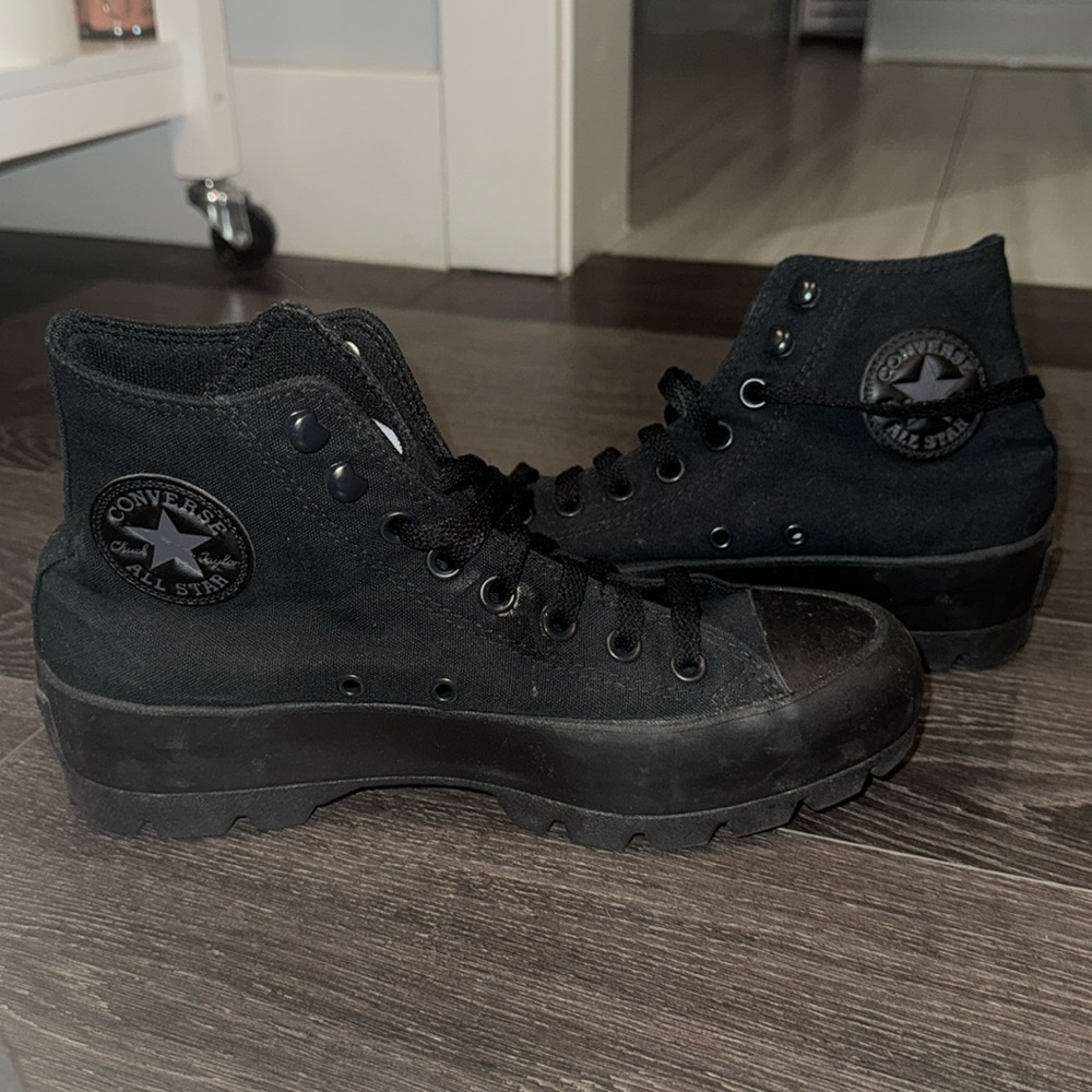 BARELY WORN BLACK PLATFORM HIGH TOP CONVERSE
